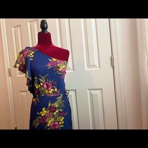 A Leith , one -shoulder floral sub dress